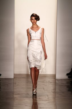 alexandre herchcovitch Show'da model yürür