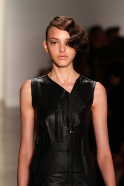 alexandre herchcovitch Show'da model yürür