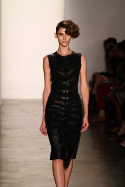 alexandre herchcovitch Show'da model yürür