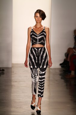 alexandre herchcovitch Show'da model yürür