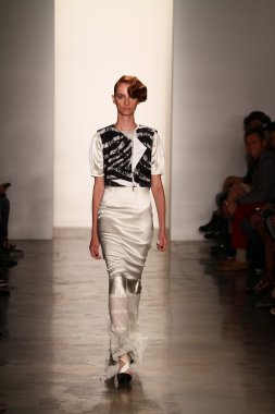 alexandre herchcovitch Show'da model yürür