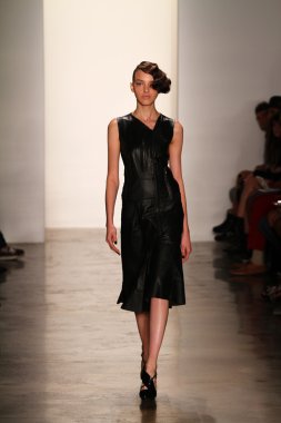 alexandre herchcovitch Show'da model yürür