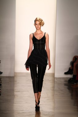 alexandre herchcovitch Show'da model yürür