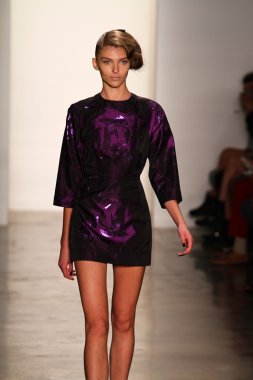alexandre herchcovitch Show'da model yürür