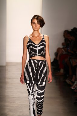 alexandre herchcovitch Show'da model yürür