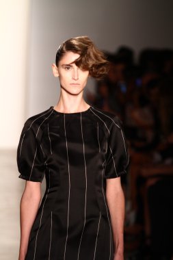 alexandre herchcovitch Show'da model yürür