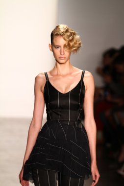 alexandre herchcovitch Show'da model yürür