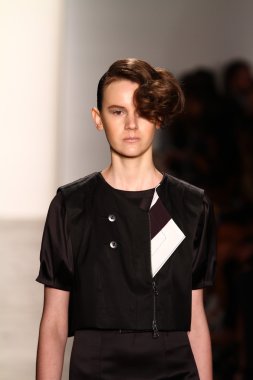 alexandre herchcovitch Show'da model yürür