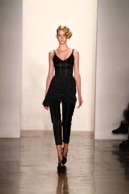 alexandre herchcovitch Show'da model yürür