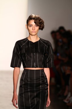 alexandre herchcovitch Show'da model yürür