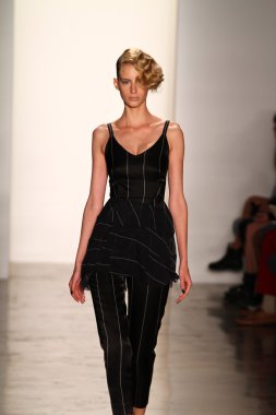 alexandre herchcovitch Show'da model yürür