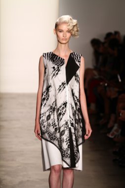 alexandre herchcovitch Show'da model yürür