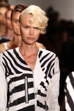 alexandre herchcovitch Show'da modelleri yürümek