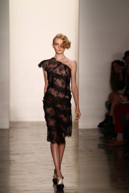 alexandre herchcovitch Show'da model yürür