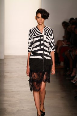 alexandre herchcovitch Show'da model yürür