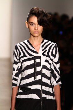 alexandre herchcovitch Show'da model yürür