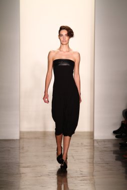 alexandre herchcovitch Show'da model yürür