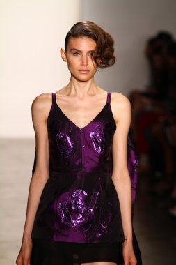 alexandre herchcovitch Show'da model yürür