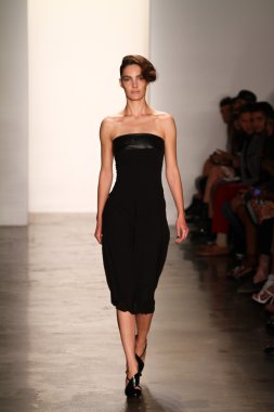 alexandre herchcovitch Show'da model yürür