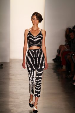 alexandre herchcovitch Show'da model yürür