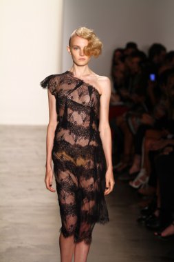 alexandre herchcovitch Show'da model yürür