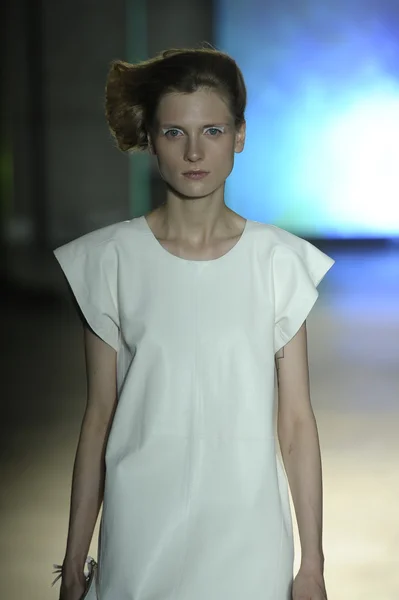 Modelo en MM6 Maison Martin Margiela show — Foto de Stock