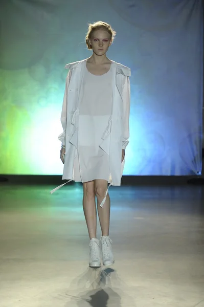 Modelo en MM6 Maison Martin Margiela show — Foto de Stock