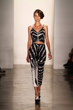 alexandre herchcovitch Show'da model yürür