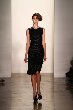 alexandre herchcovitch Show'da model yürür