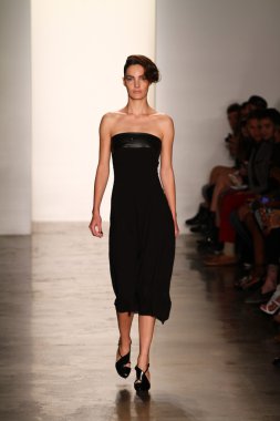 alexandre herchcovitch Show'da model yürür