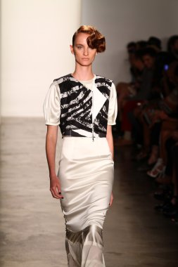 alexandre herchcovitch Show'da model yürür