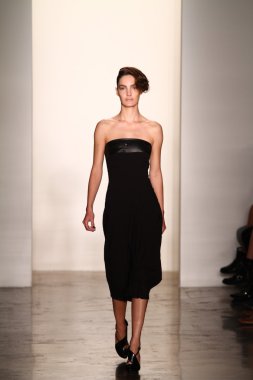 alexandre herchcovitch Show'da model yürür