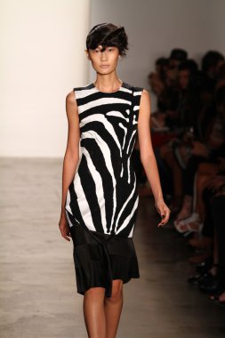 alexandre herchcovitch Show'da model yürür