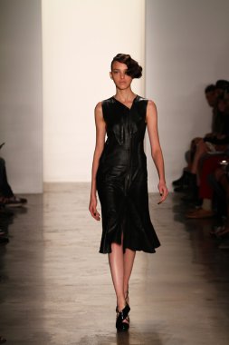 alexandre herchcovitch Show'da model yürür