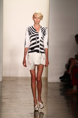 alexandre herchcovitch Show'da model yürür