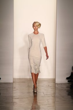 alexandre herchcovitch Show'da model yürür