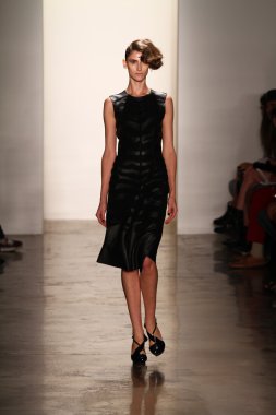 alexandre herchcovitch Show'da model yürür