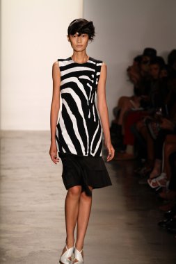 alexandre herchcovitch Show'da model yürür