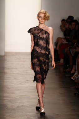 alexandre herchcovitch Show'da model yürür