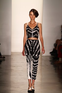 alexandre herchcovitch Show'da model yürür