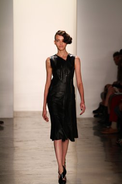 alexandre herchcovitch Show'da model yürür