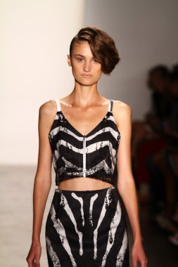 alexandre herchcovitch Show'da model yürür