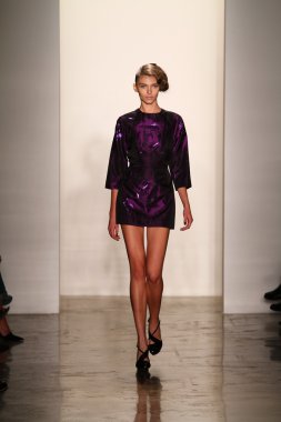 alexandre herchcovitch Show'da model yürür