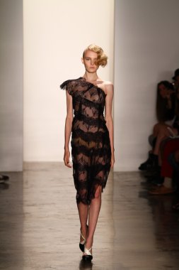 alexandre herchcovitch Show'da model yürür