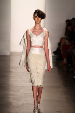 alexandre herchcovitch Show'da model yürür