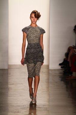 alexandre herchcovitch Show'da model yürür