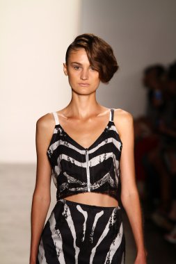 alexandre herchcovitch Show'da model yürür