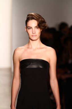 alexandre herchcovitch Show'da model yürür