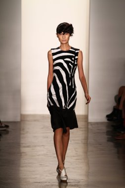 alexandre herchcovitch Show'da model yürür