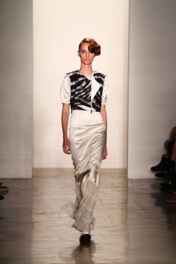 alexandre herchcovitch Show'da model yürür